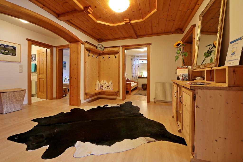 Alpen Appartements Hochmuth Mayrhofen Ruang foto